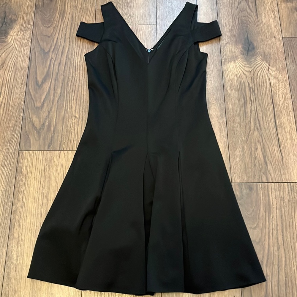Lauren Ralph Lauren woman’s cut out shoulder pleated dress black - Picture 1 of 9